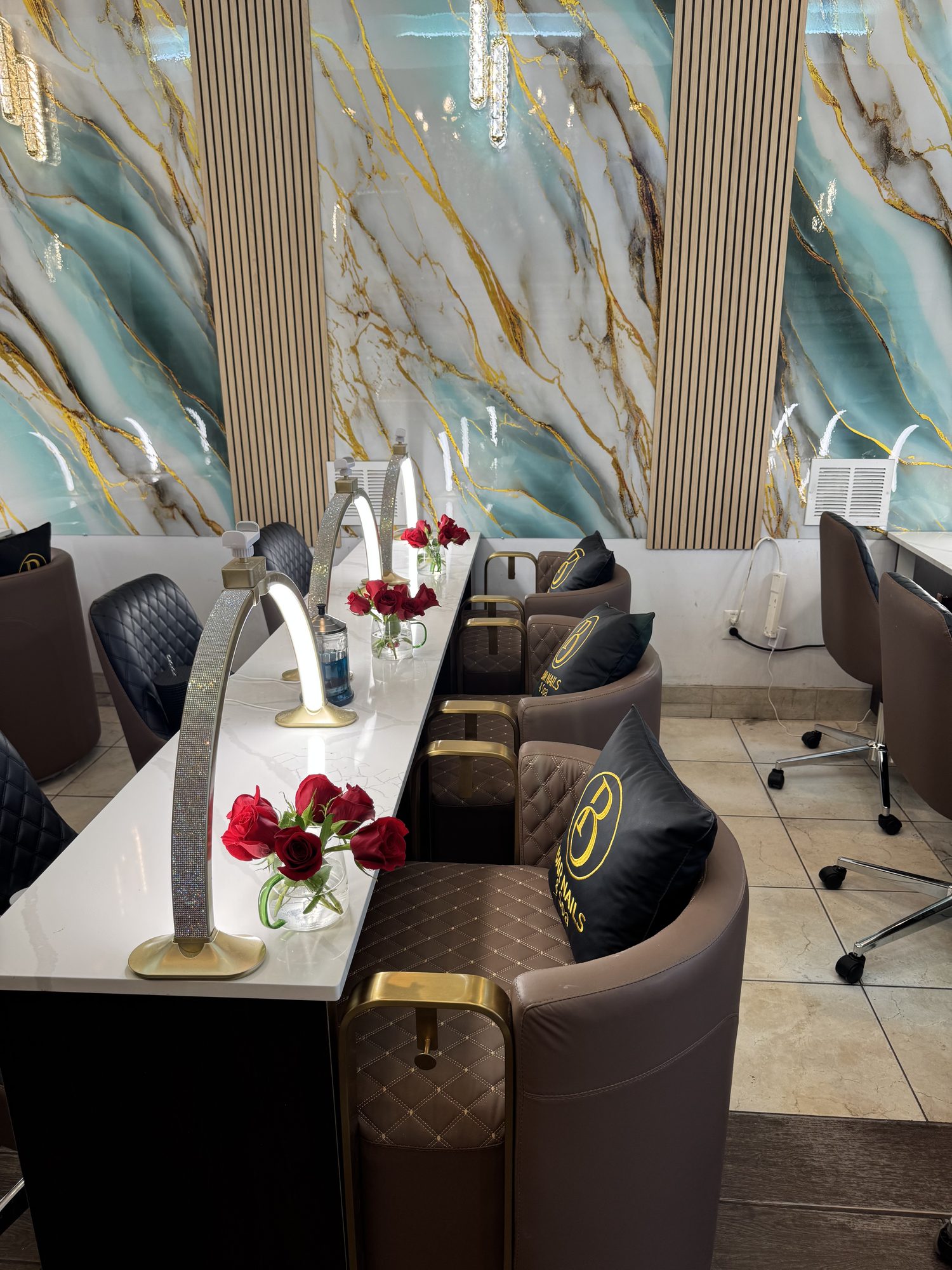 Manicure station with roses